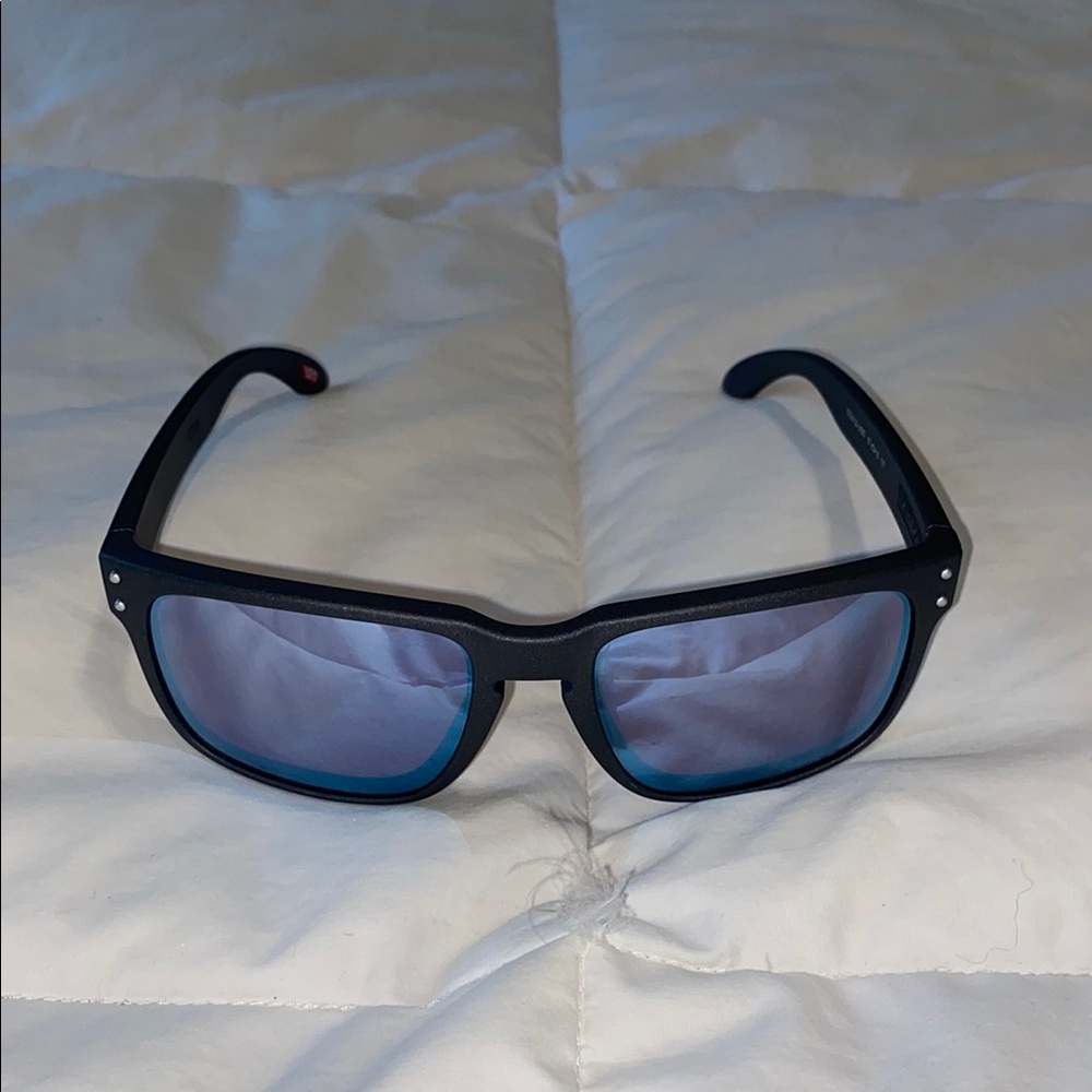 Oakley Holbrook Sunglasses (Like New)
